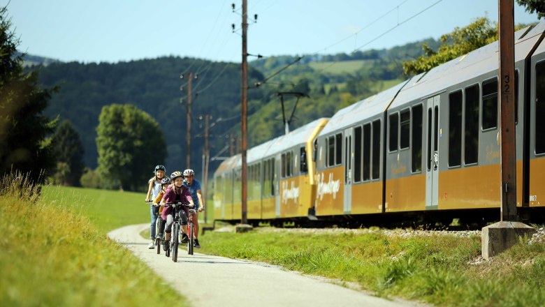 Radeln neben der Mariazellerbahn, © weinfranz.at