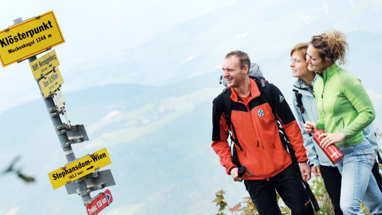 Wandergruppe am Muckenkogel, © Mostviertel Tourismus, weinfranz.at