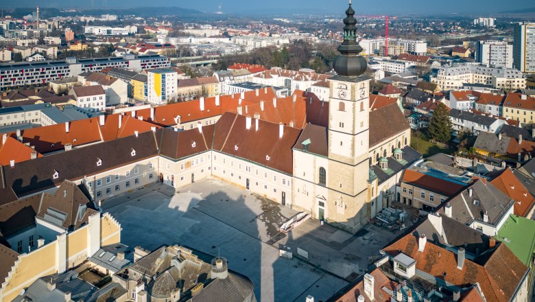 Domplatz St. P&ouml;lten, &copy; Josef Bollwein